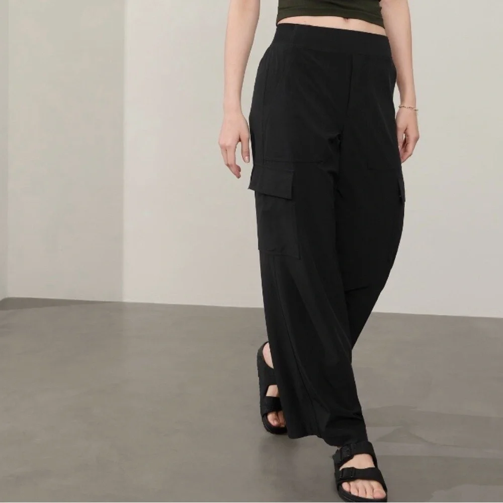 Athleta Brooklyn Heights High Rise Cargo Pant Black Casual Athleisure Women’s 2 - Picture 1 of 13